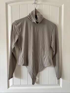 lulemon Bone Long Sleeve Turtleneck Bodysuit – Size L/G